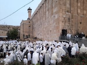 İşgal rejimi İbrahim Camii'ni kapattı