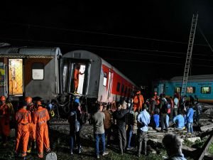 Hindistan'da tren kazası: 12 ölü, 19 yaralı