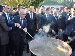 Bakan Şimşek Batman'da 'bağ bozumu' festivaline katıldı