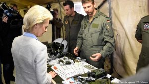 Alman Savunma Bakanı Ursula von der Leyen İncirlik’e ziyaret