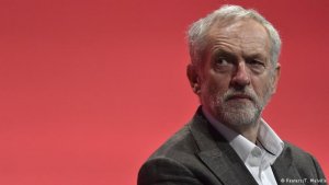 İşçi Partisi'nin 8 ismi genel başkan Jeremy Corbyn’e desteğini çekti