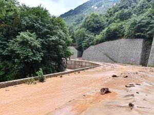 Rize Valiliği'nden sel ve heyelan uyarısı