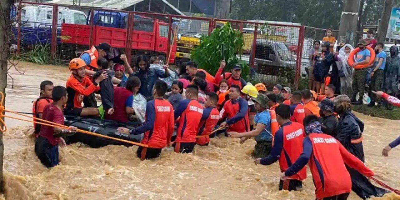 Filipinler’i etkisi altına alan tropik fırtınada ölü sayısı 81’e yükseldi