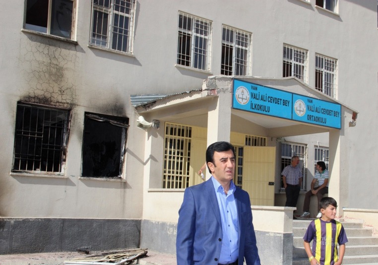 Bir okul'a daha bombalı saldırı