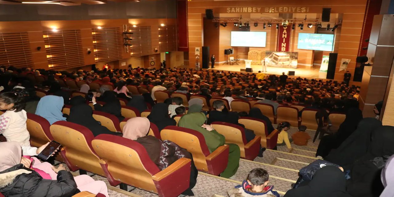 Gaziantep'te "Yolumuzu Aydınlatan Yıldızlar" temalı program düzenlendi