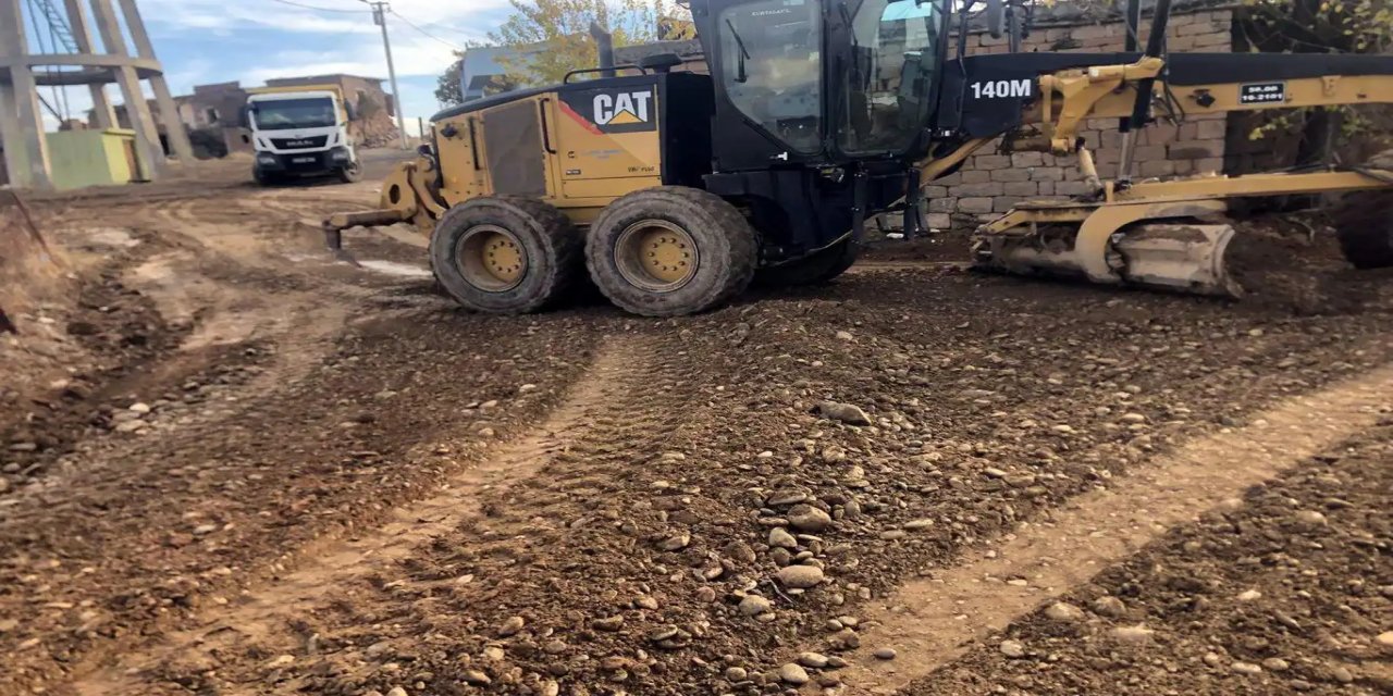 Siirt’te köy yollarında çalışmalar aralıksız sürüyor