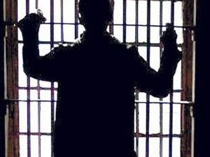 Organize suç örgütü lideri hastaneden firar etti: 1 asker yaralı