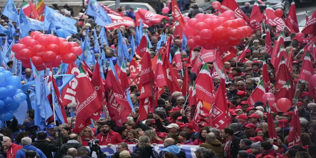 Yüzbinlerce İtalyan işçi, Meloni'nin politikalarına karşı genel grev düzenledi