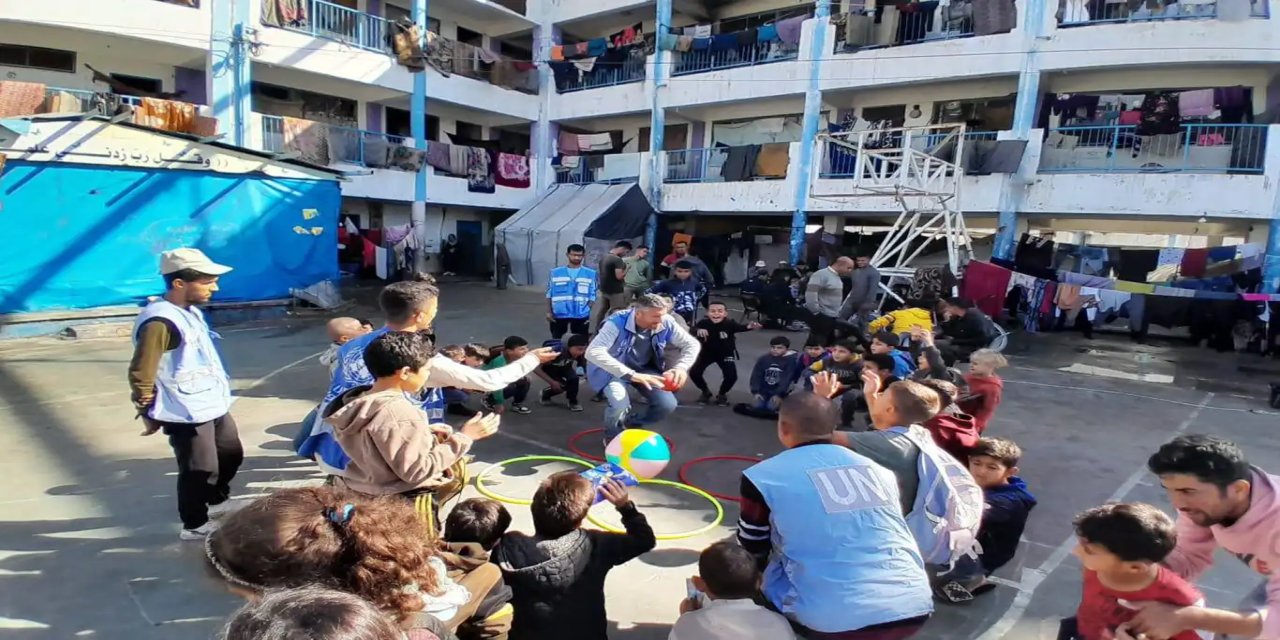 UNRWA okullarına sığınan Gazzeli kadın: Her an bombalanma riskiyle karşı karşıyayız!