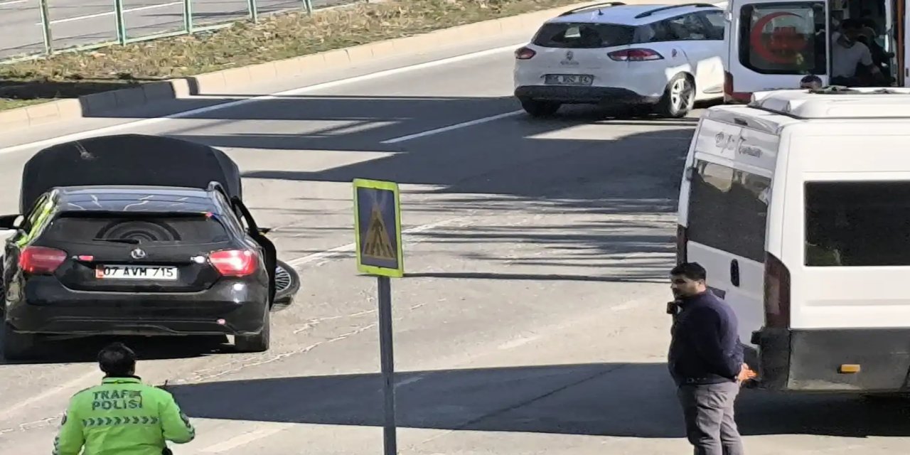 Batman'da iki otomobilin çarpıştığı kazada biri ağır 2 kişi yaralandı