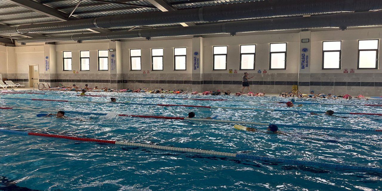 Göztepe yarı olimpik yüzme havuzu kış kursları başlıyor