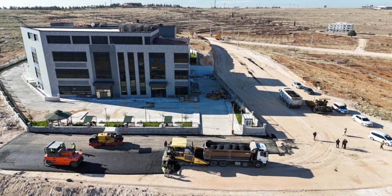 Midyat Diş Hastanesinin yolu asfaltlandı