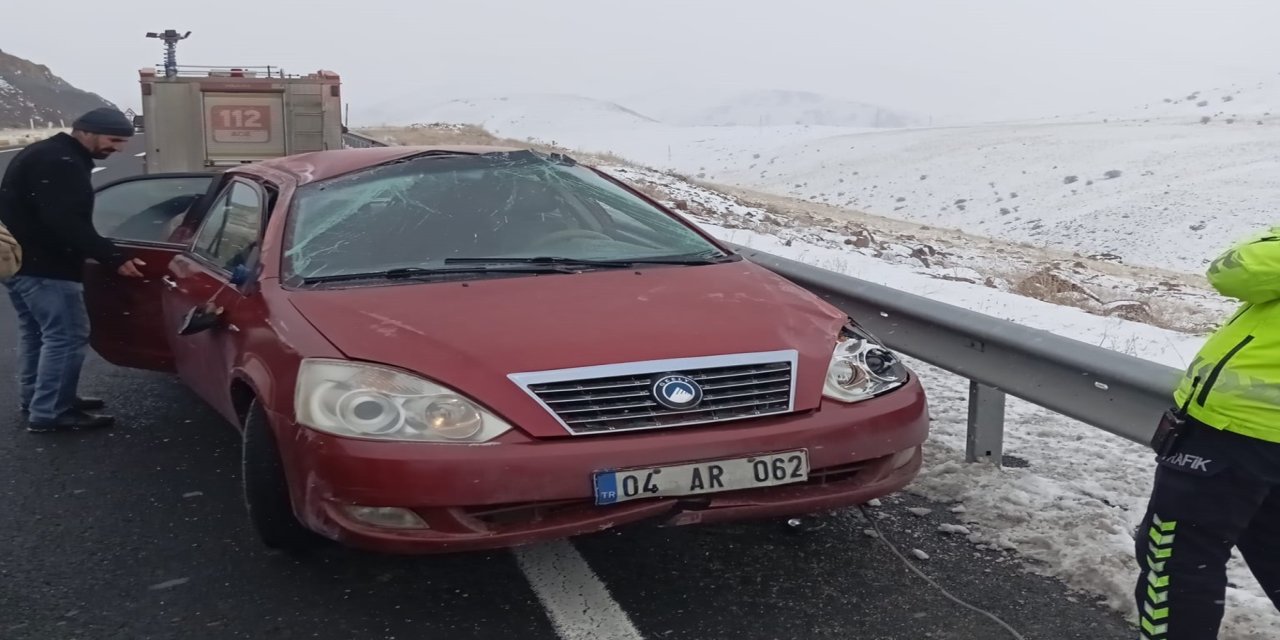 Ağrı'da meydana gelen trafik kazalarında 3 kişi yaralandı