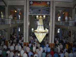 Yapıcıoğlu, bayram namazını Batman'da kıldı