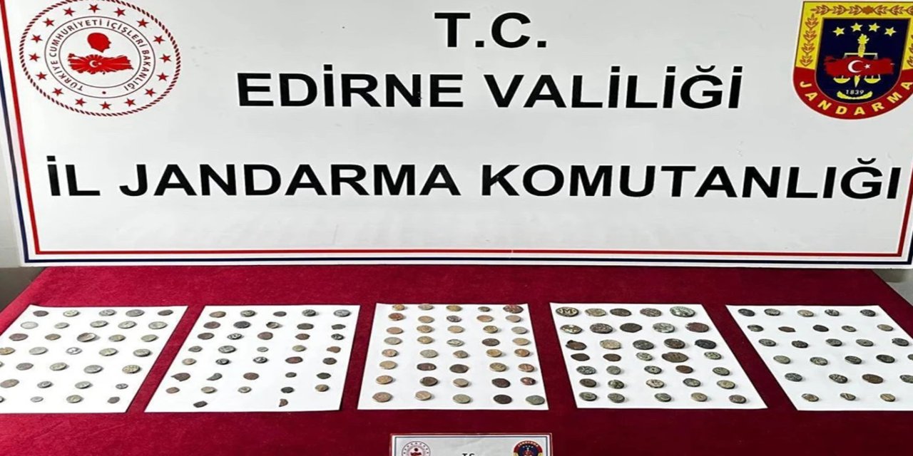 Edirne'de yolcu otobüsünde 177 sikke ele geçirildi