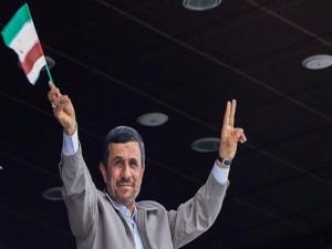 Ahmedinejad siyasete geri mi dönüyor?