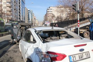 Zırhlı araç kaza yaptı