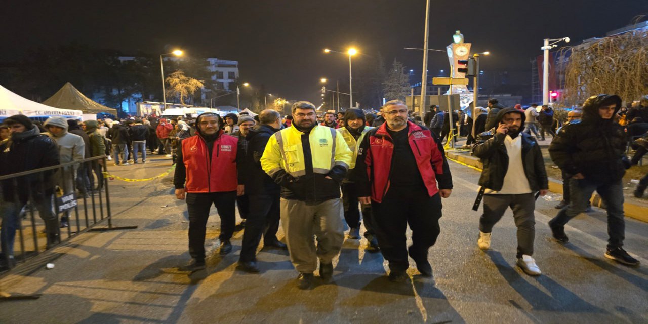 Umut Kervanı Genel Başkanı Kurtaran: Her zaman depremzede kardeşlerimizin yanındayız