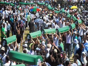 Srebrenisa Katliamı'ndan 21 yıl geçti: Acılar taze