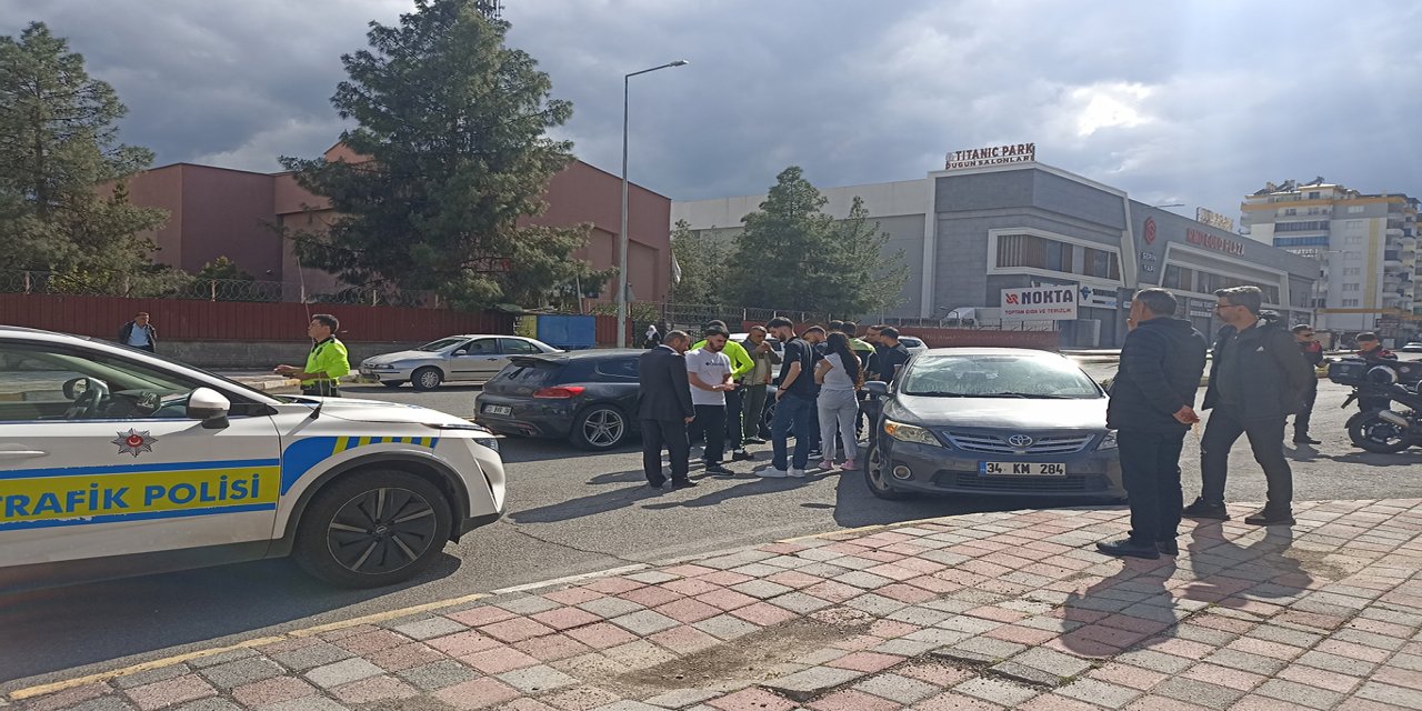 Diyarbakır'da maddi hasarlı trafik kazası