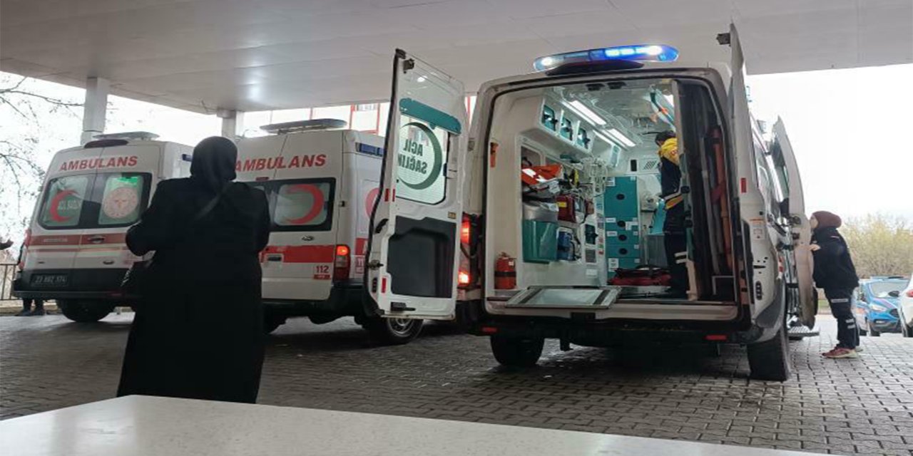 Elazığ'da aynı noktada iki ayrı trafik kazası: 10 yaralı