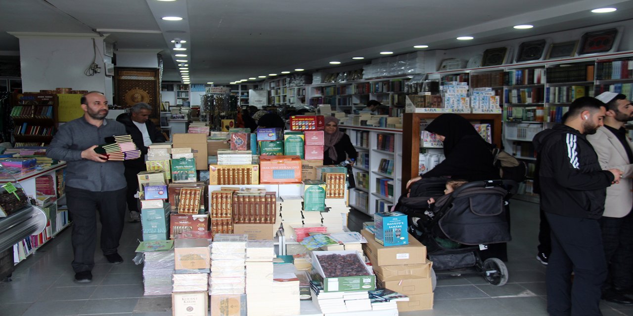 Kitap reyonlarındaki Ramazan bereketi bayram sonrasında da devam ediyor