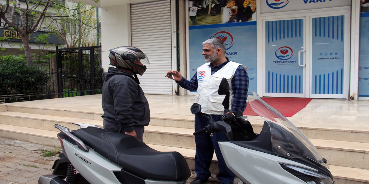 Kudüs sevdalısı hayırsever tek aracı olan motosikletini Gazze'ye bağışladı