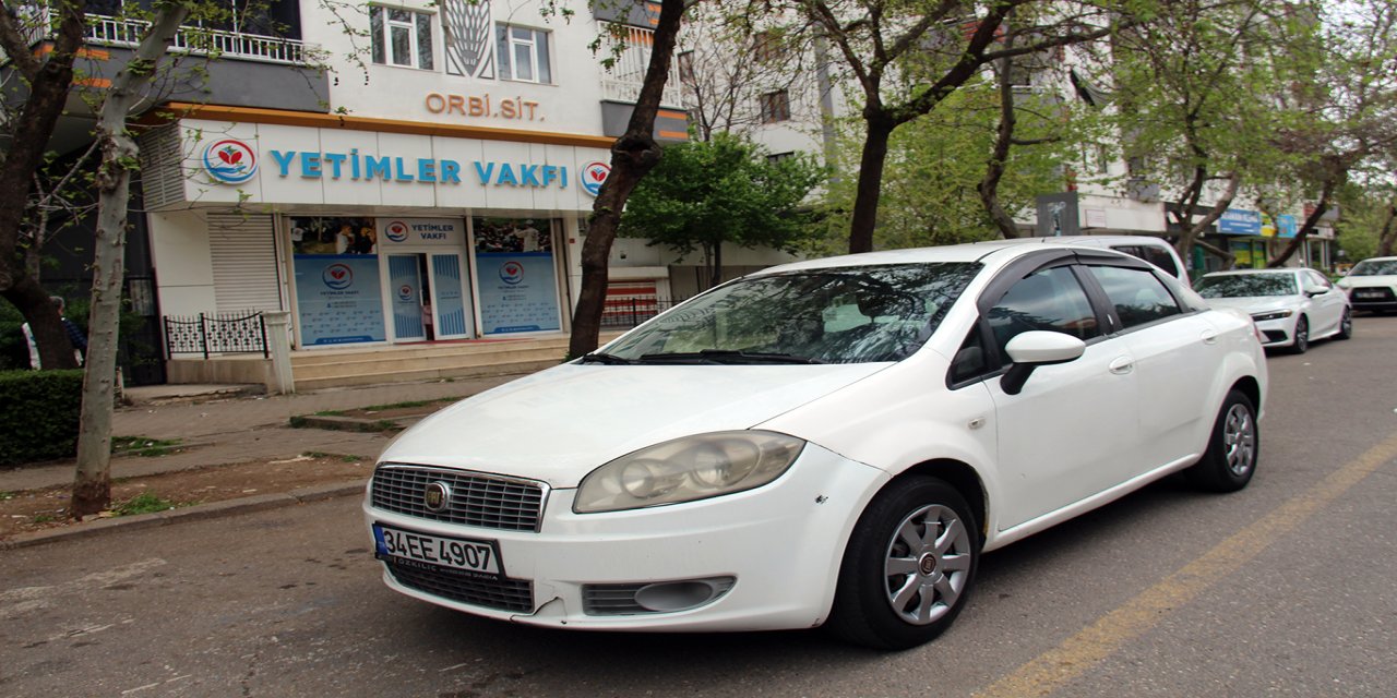 Diyarbakırlı hayırsever otomobilini Gazze'ye bağışladı