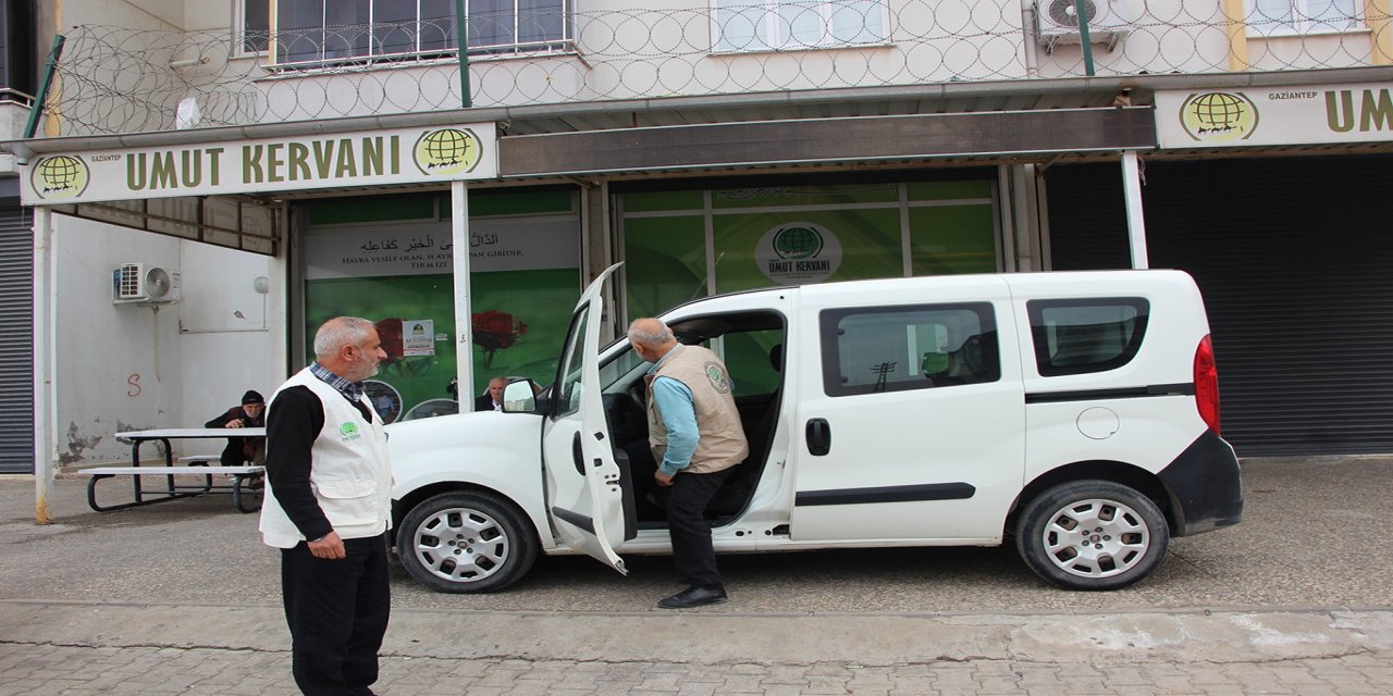 Gaziantepli hayırsever aracını Umut Kervanı aracılığıyla Gazze'ye bağışladı