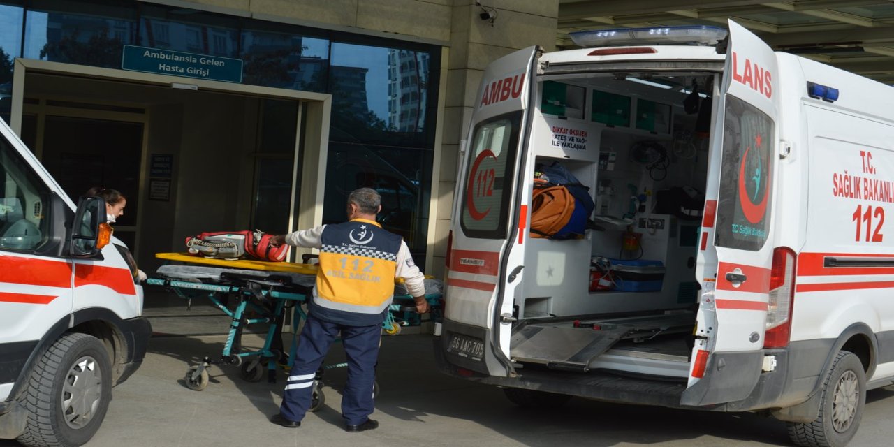 Siirt'te şarampole devrilen otomobilde 2'si çocuk 3 kişi yaralandı