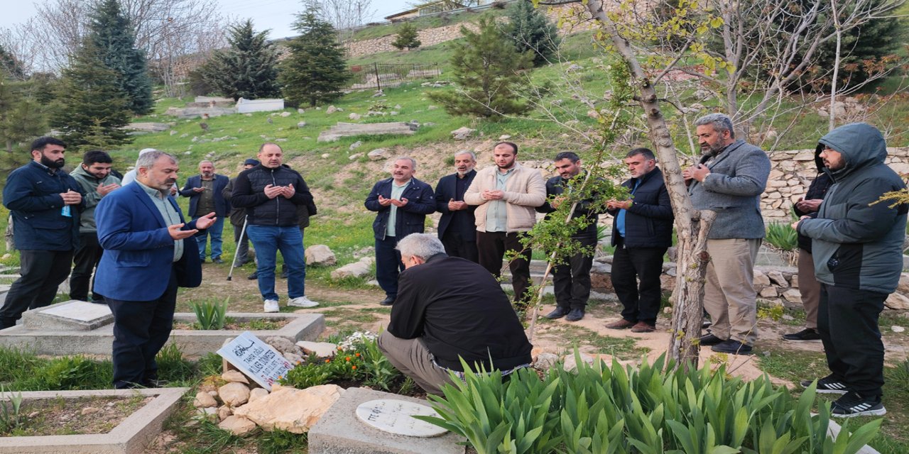 HÜDA PAR'ın merhum Malatya İl Başkanı Dönmezer vefatının sene-i devriyesinde yad edildi