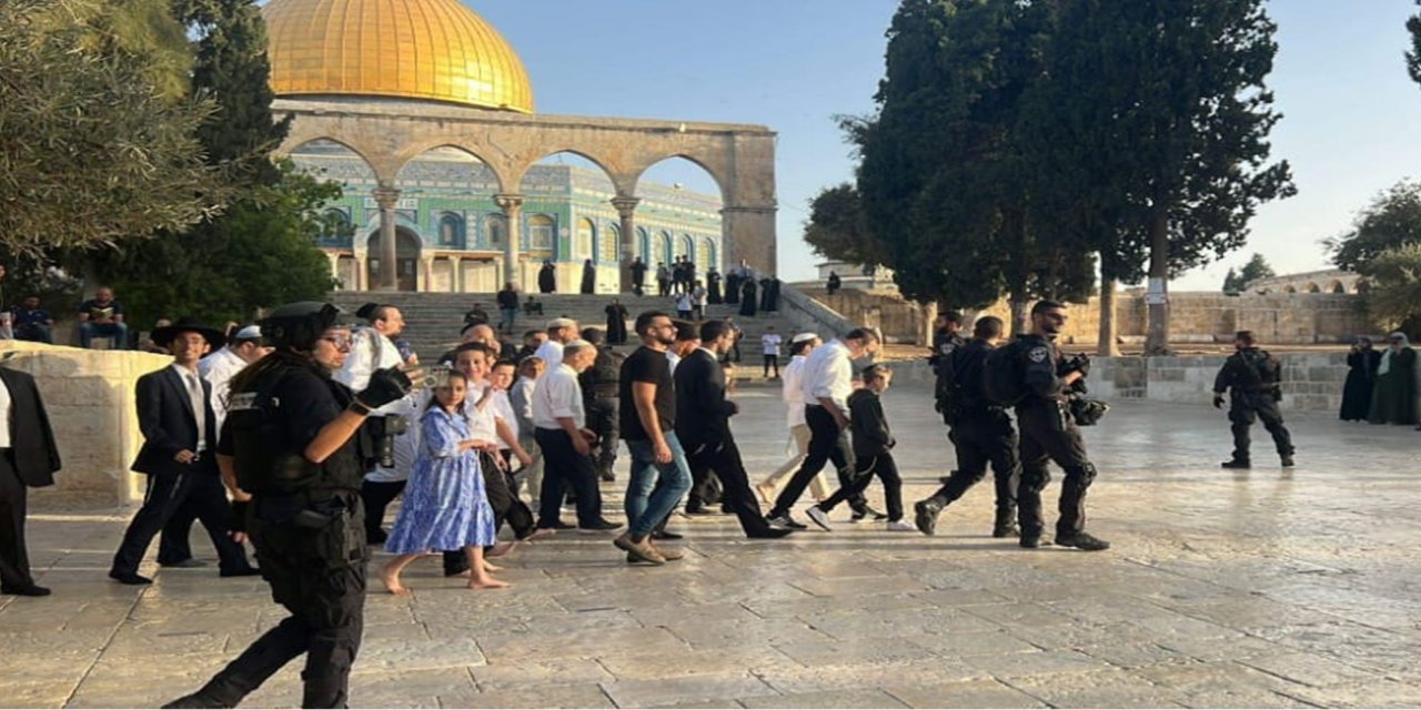 İşgalci siyonistler Mescid-i Aksa’yı bastı