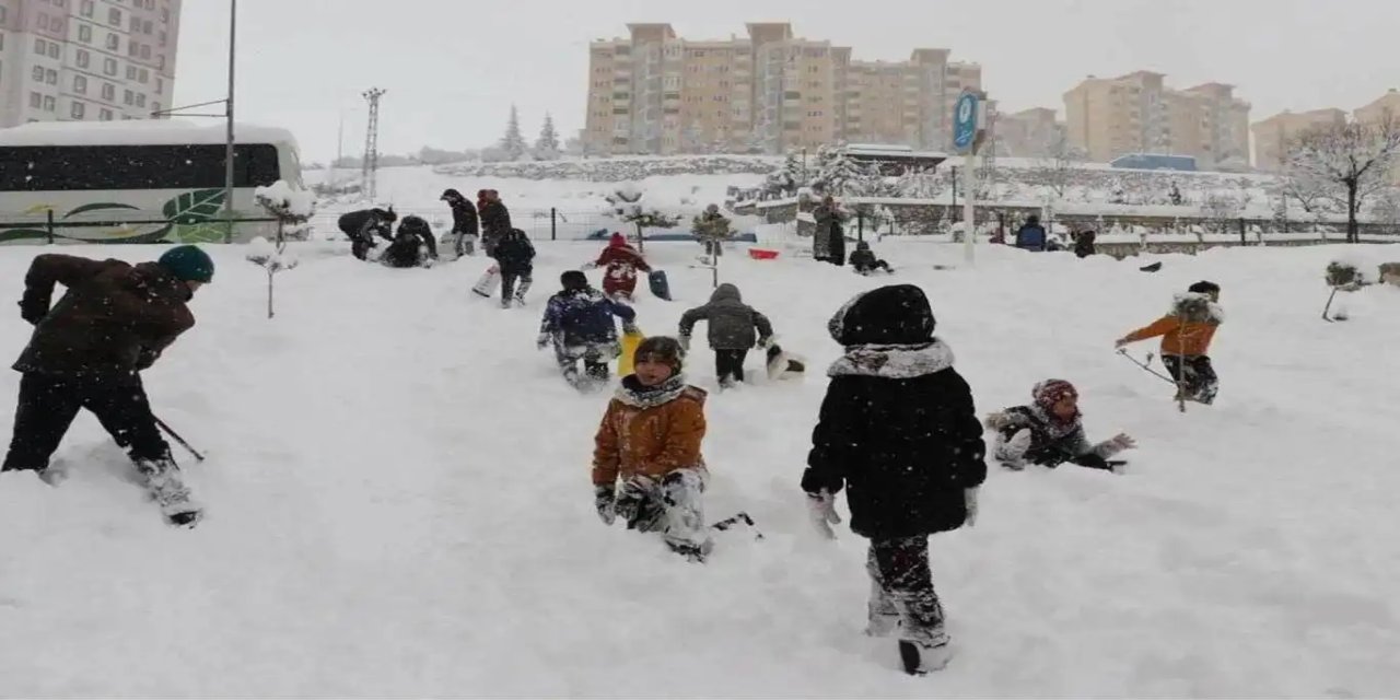 Muş'ta eğitime kar engeli