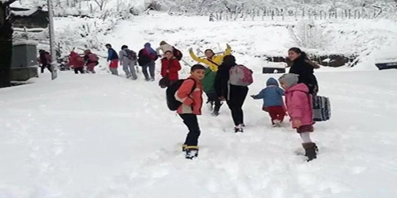 Kar yağışı nedeniyle birçok ilde eğitime ara verildi