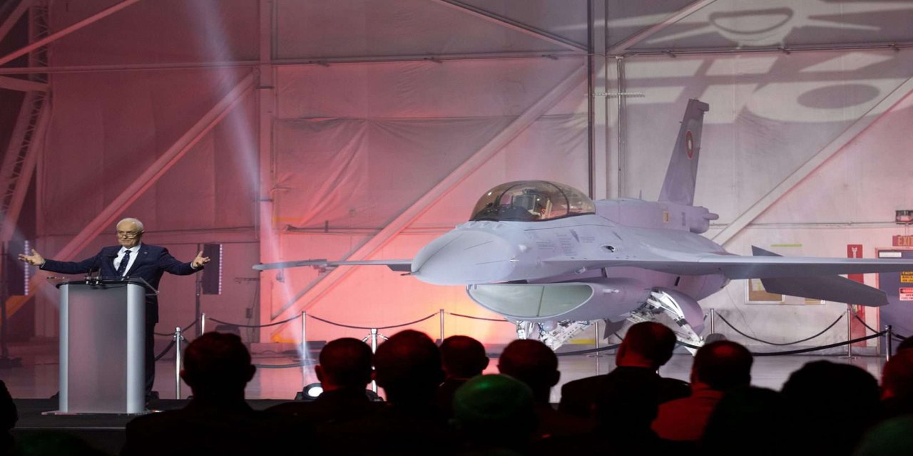 Bulgaristan, ABD'den ilk F-16 savaş uçağını teslim aldı