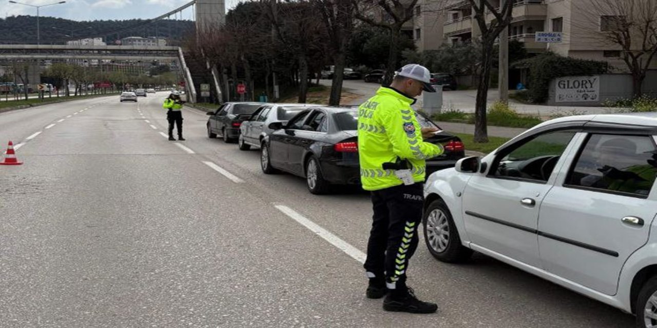 Bursa'da trafik denetimlerinde 10 bin araç sürücüsüne ceza kesildi