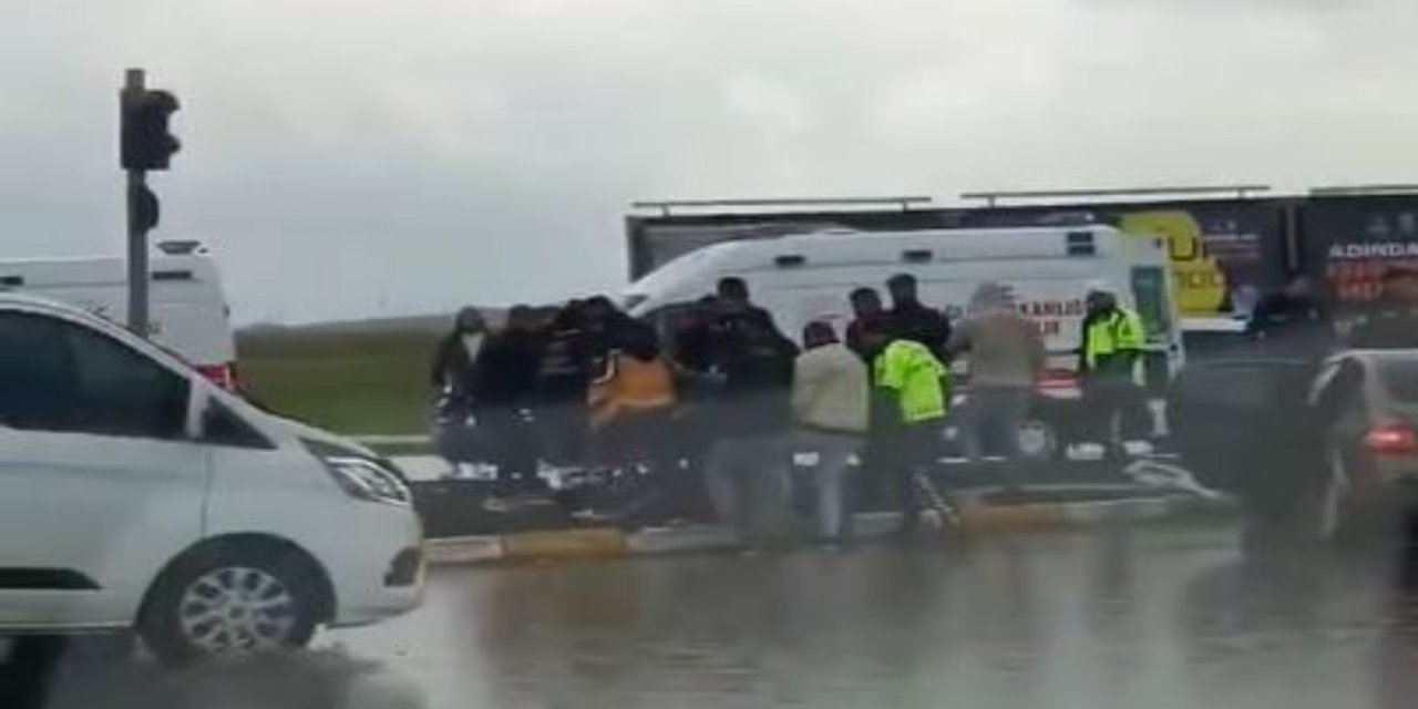 Hafif ticari araç ile otomobil kafa kafaya çarpıştı: 5 yaralı