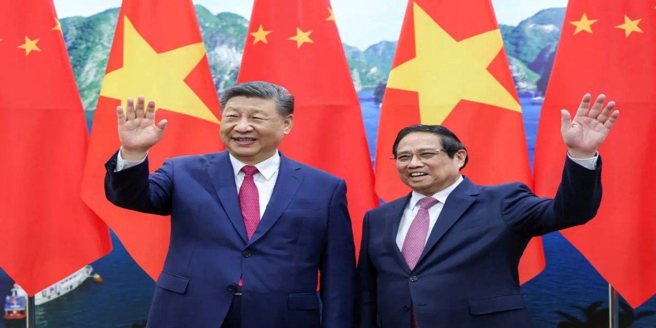 Çin Devlet Başkanı Şi Cinping Vietnam'da