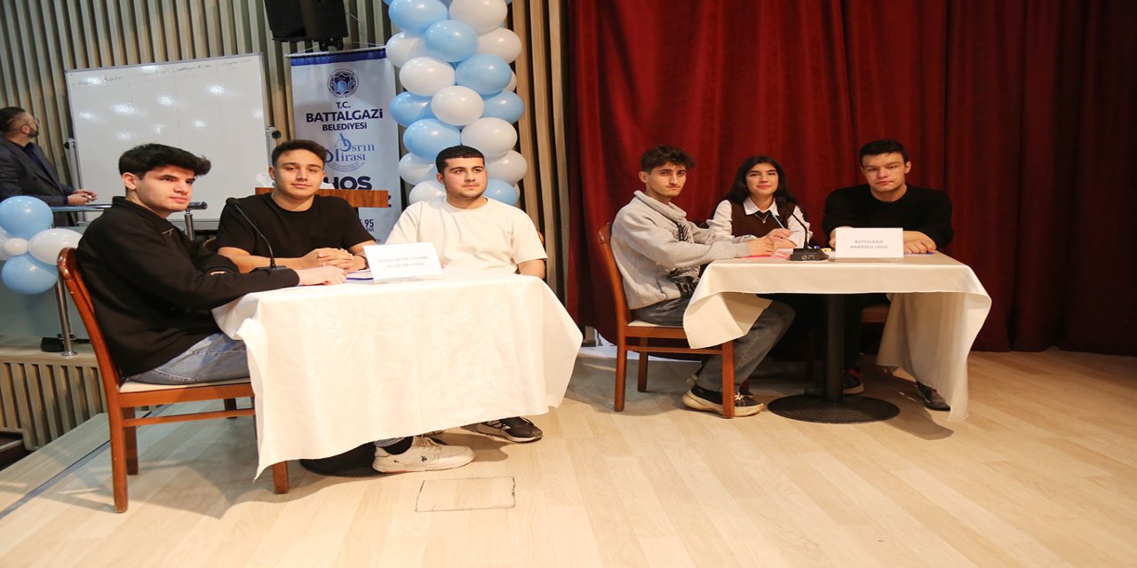 Malatya'da düzenlenen bilgi yarışmasında ilk turlar başladı