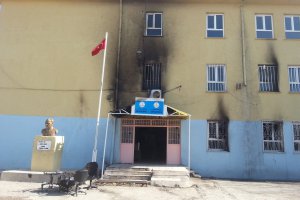 Okul kundaklandı