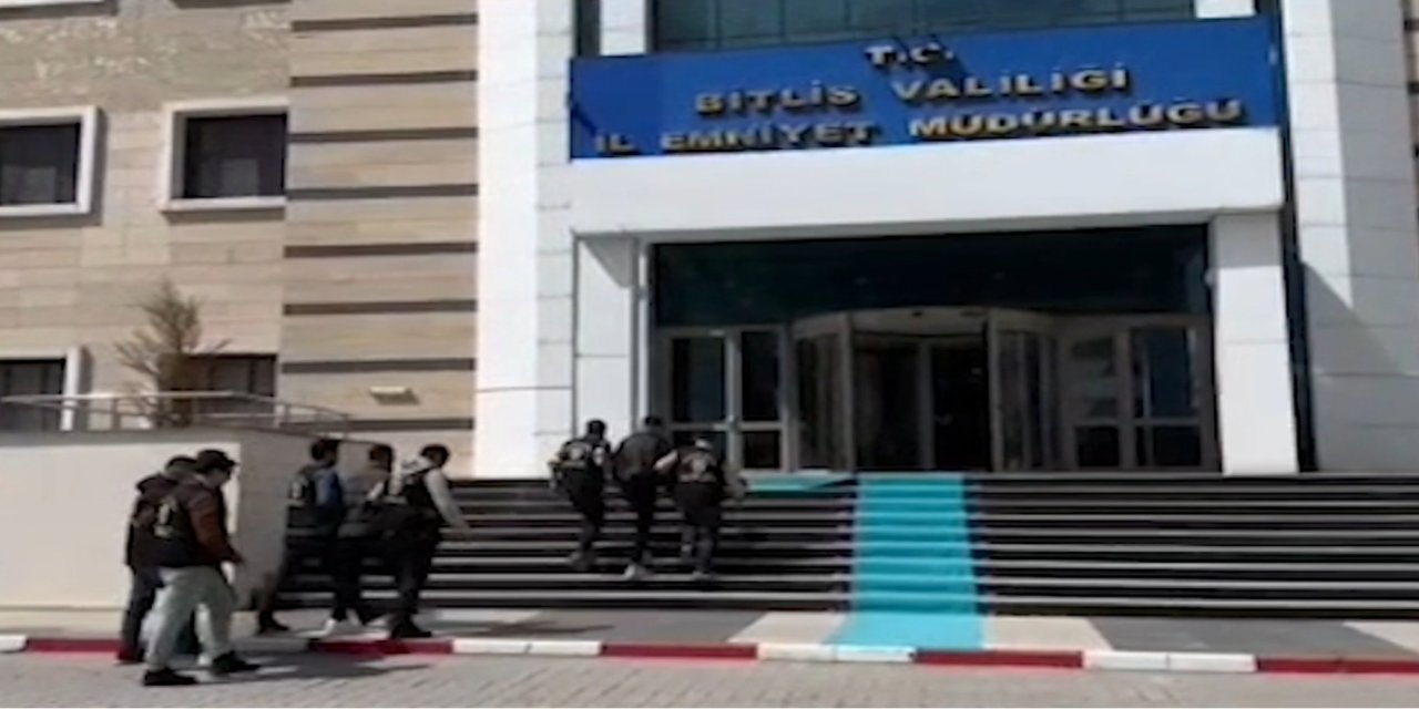 Bitlis’te sosyal medyada silahlı paylaşım yapanlar gözaltına alındı