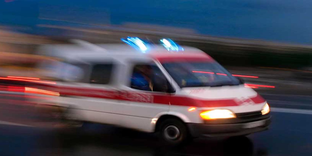 Otobüs ile otomobil çarpıştı: 1ölü, 2 yaralı