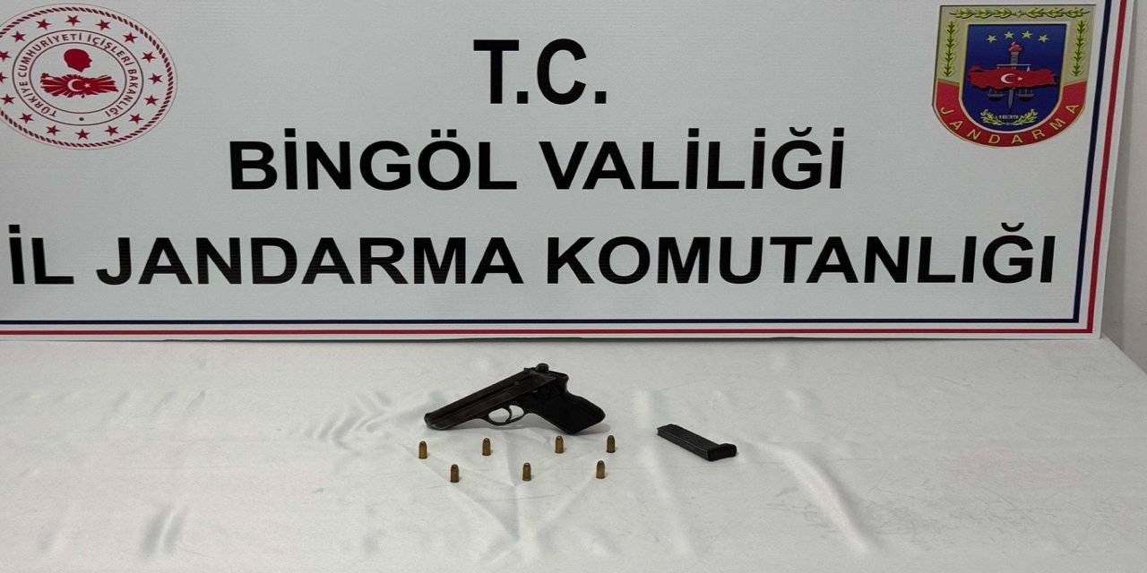 Bingöl'de şüpheli araçta silah ele geçirildi: 1 gözaltı