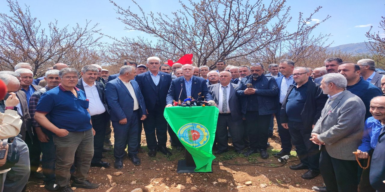Malatya'da kayısı bahçeleri felaketi yaşıyor: Don vurdu, emekler zayi oldu