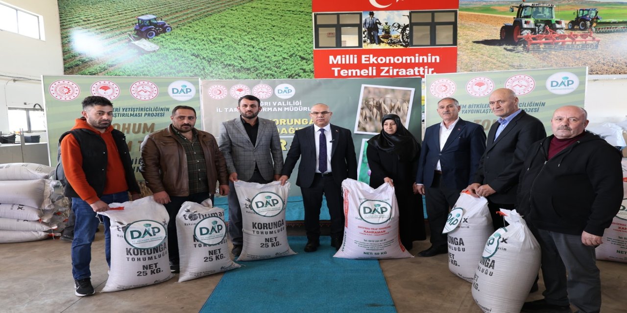 Ağrı'da yüzlerce çiftçiye tohum desteği