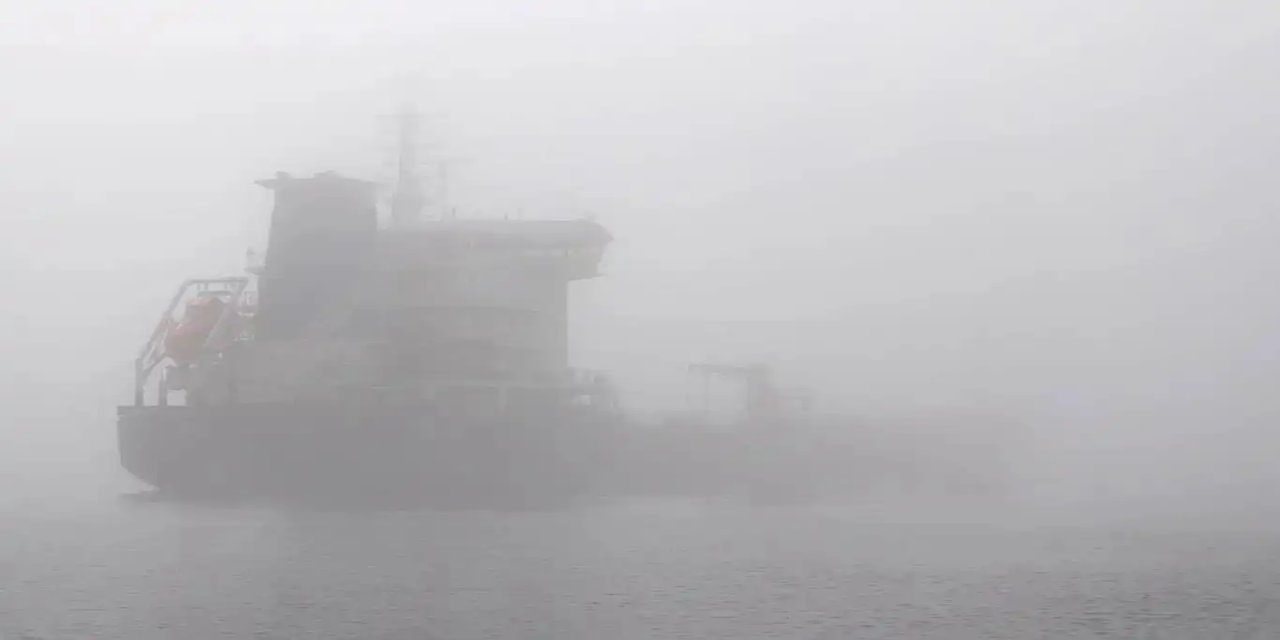 Çanakkale Boğazı sis nedeniyle gemi geçişlerine kapatıldı