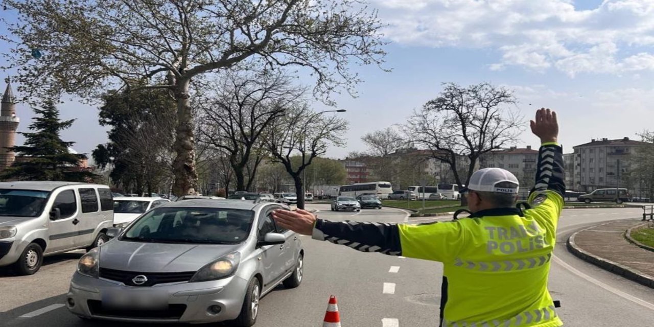 Bursa'da trafik denetimlerinde binlerce araç sürücüsüne ceza kesildi