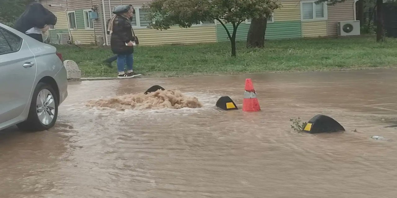 Meteoroloji'den uyarı: Kuvvetli yağış, rüzgâr ve toz taşınımına dikkat