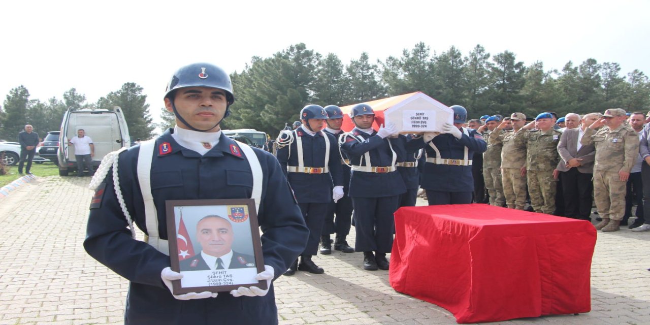 Görev silahıyla kazara kendini vuran uzman çavuş son yolculuğuna uğurlandı