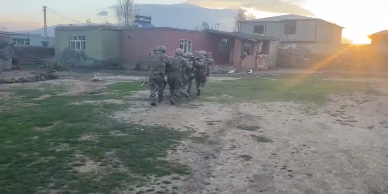 Ağrı'da göçmen kaçakçılığına yönelik operasyon gerçekleştirildi